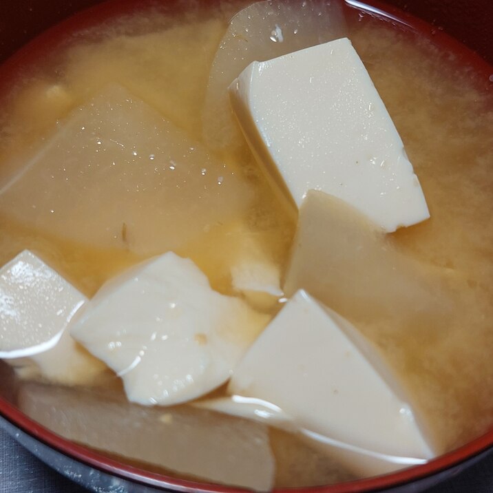 豆腐と大根のお味噌汁